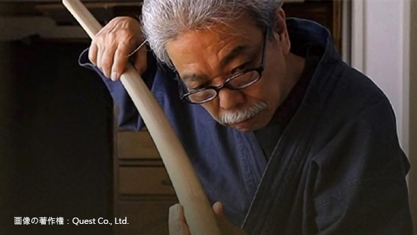 Scabbard maker Kazuyuki Takayama (photographed by Hayate Ishihara)