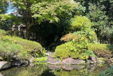 坐漁荘本館中庭