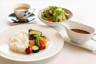 飯店早午餐新選擇：田園咖喱香氣四溢